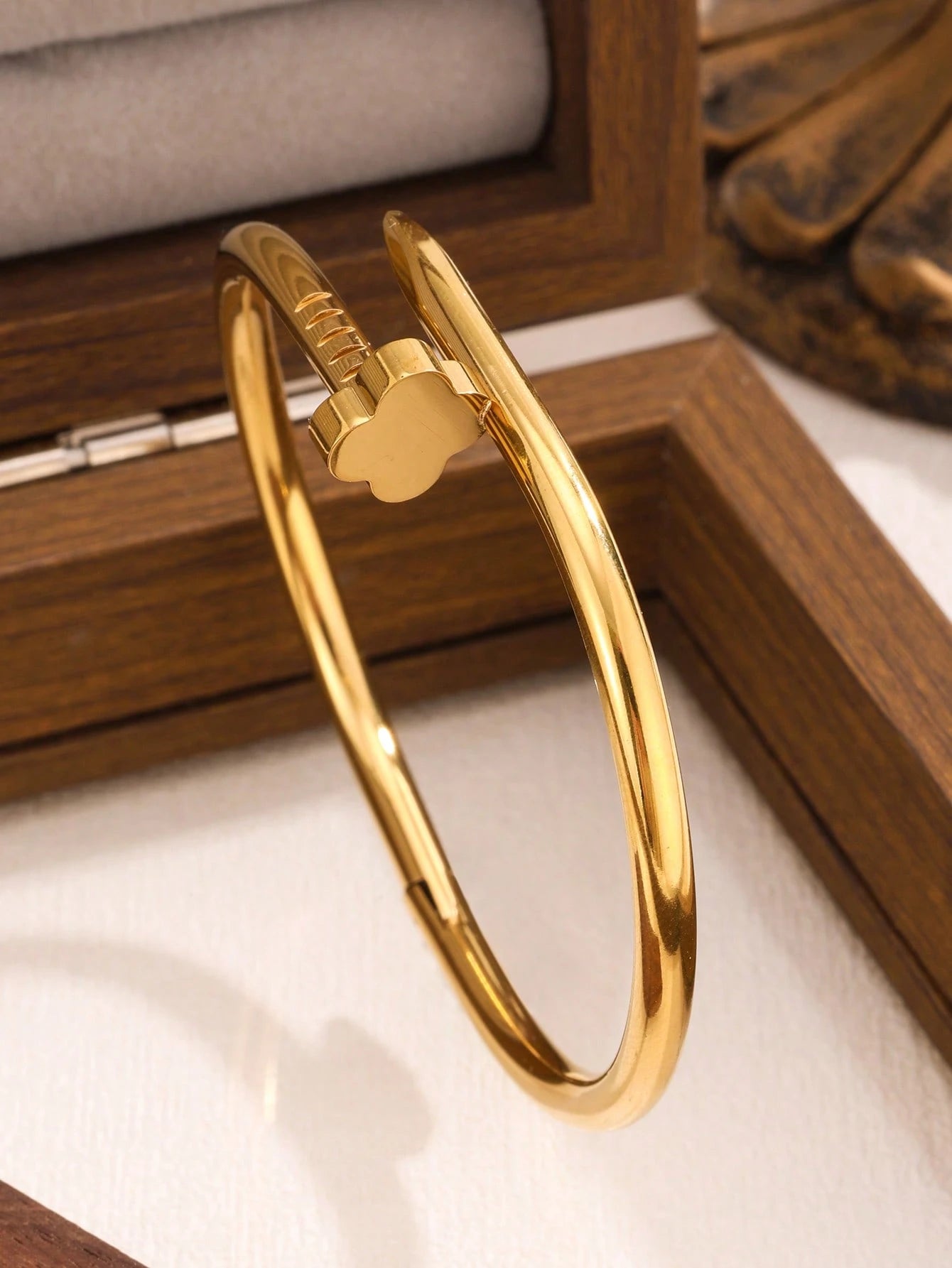 Petal Glory Zirconia Bangle Collection