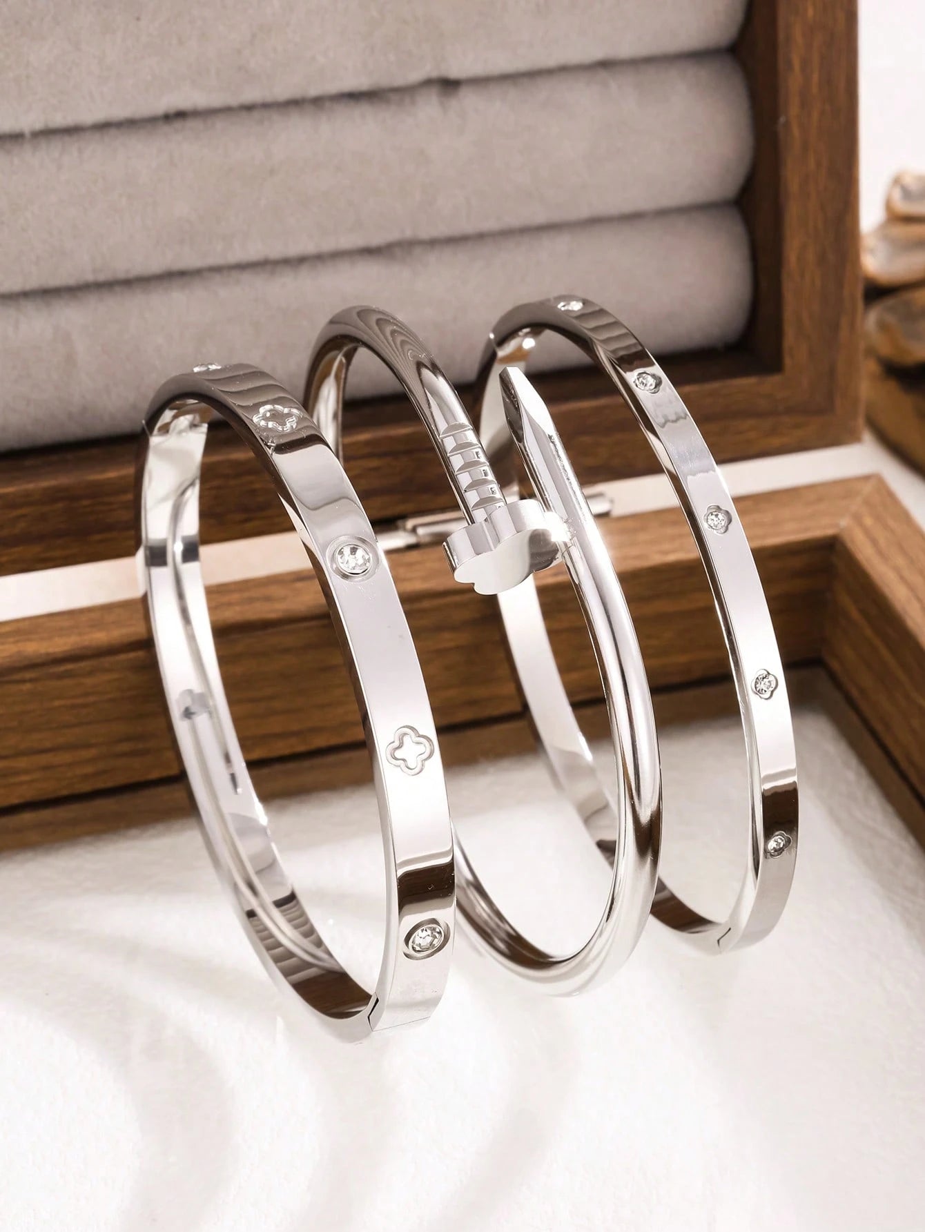 Radiant Bloom Zircon Bracelet Set